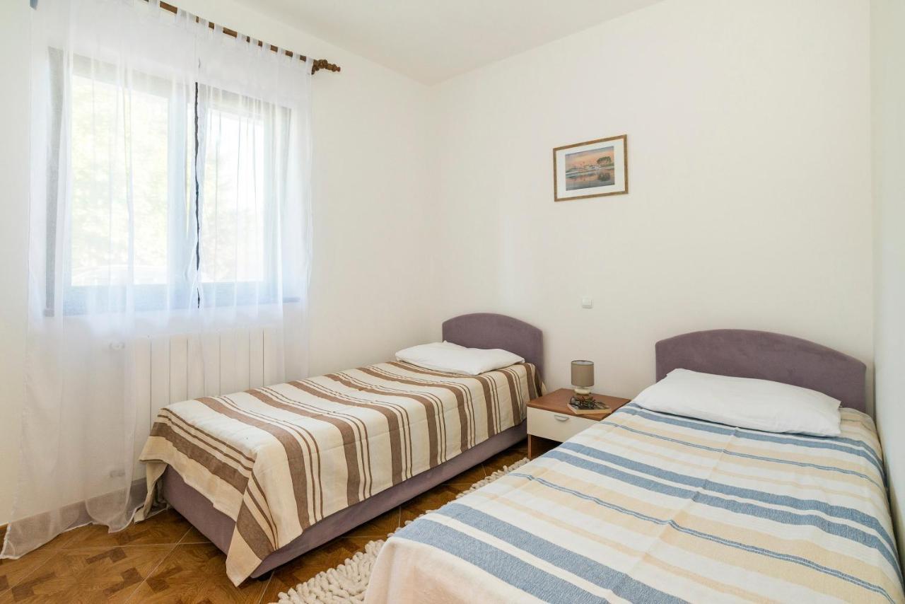 Apartments Vienna Zambratija  Pokoj fotografie