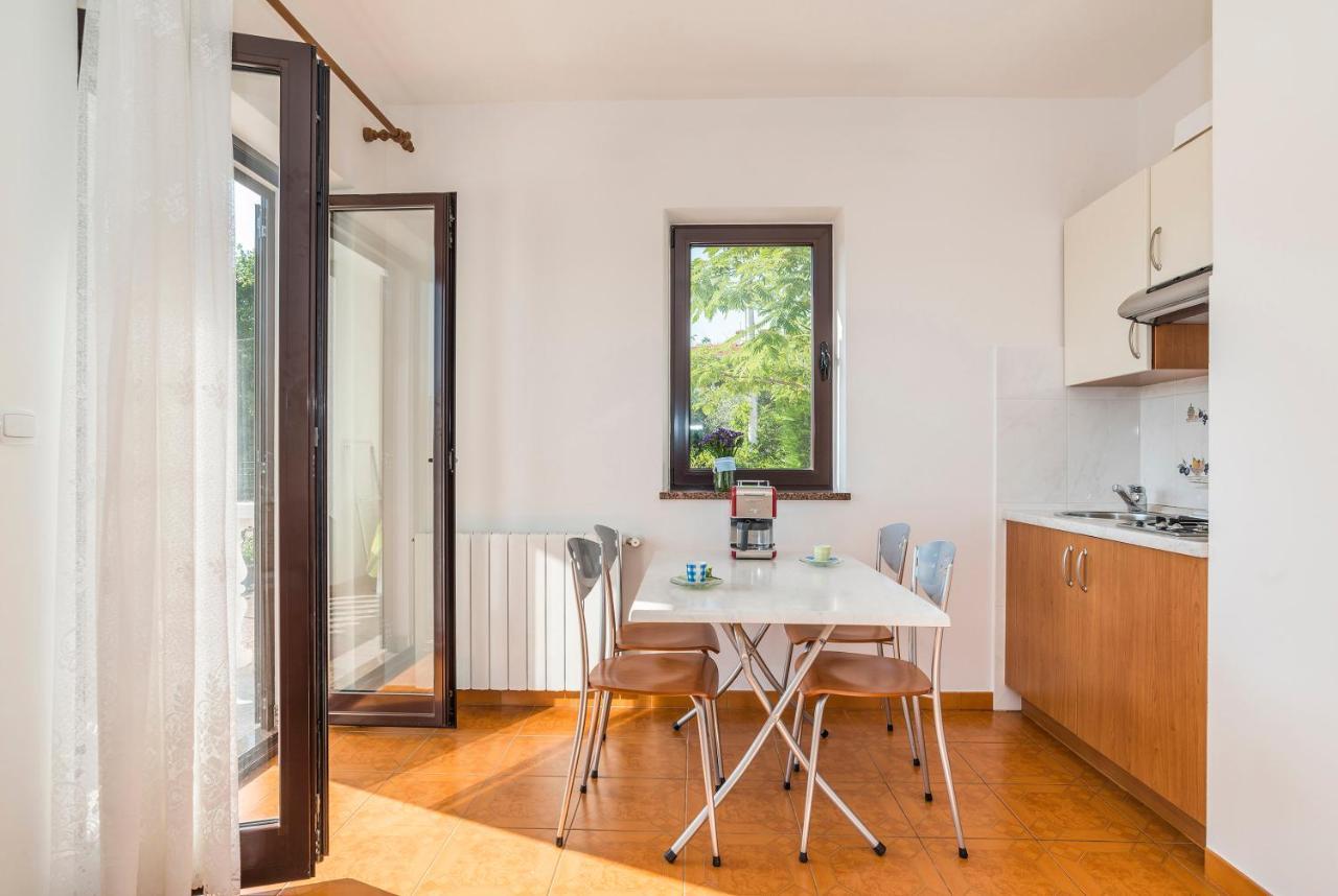 Apartments Vienna Zambratija  Pokoj fotografie