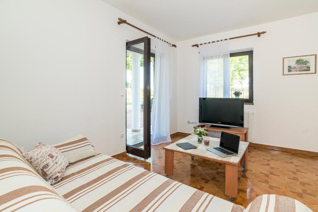 Apartments Vienna Zambratija  Pokoj fotografie